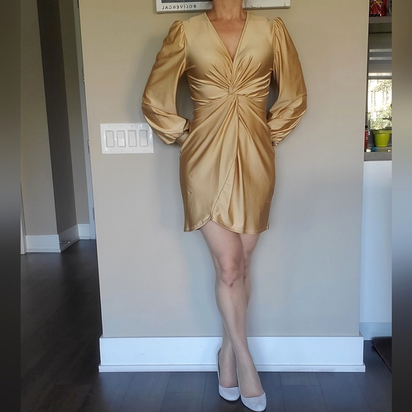 ๐ 5X HOST PICK ๐ Chelsea Golden Mini Dress ๐ - Picture 5 of 11